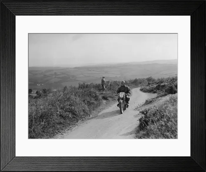 Framed Print : 494 cc BMW motorcycle competing in the MCC Torquay Rally, 1938. Artist: Bill Brunell