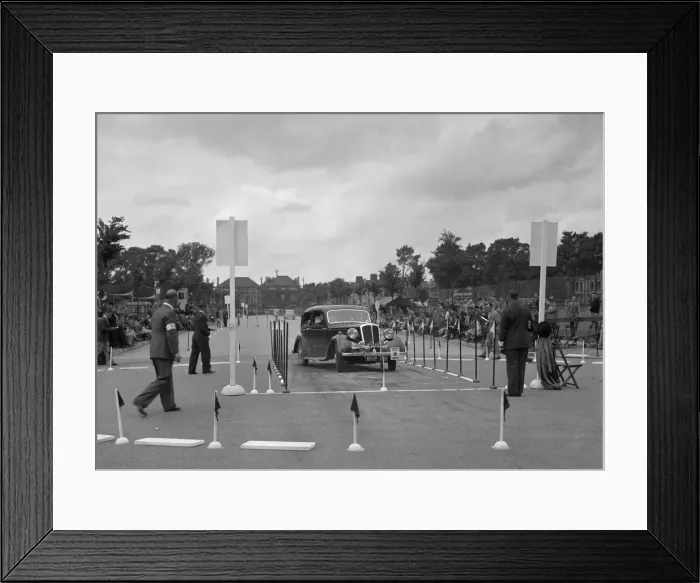 Framed Print : Standard saloon of Mrs SH Richards competing in the South Wales Auto Club Welsh Rally