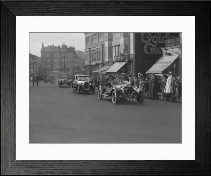 Framed Print : Alfa Romeo and Riley taking part in the London-Brighton Run, 1928. Artist: Bill Brunell Framed Print : Alfa Romeo and Riley taking part in the London-Brighton Run, 1928. Artist: Bill Brunell