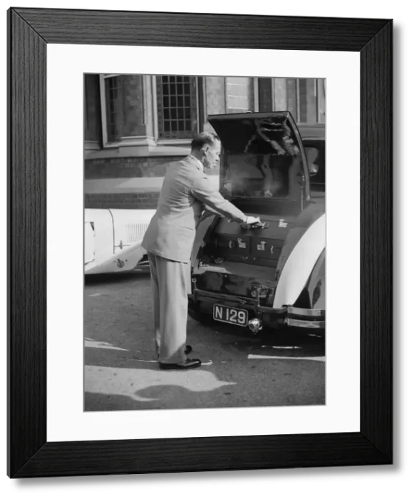 Framed Print : W Arnold with his Bentley at the Southport Rally, 1928. Artist: Bill Brunell Framed Print : W Arnold with his Bentley at the Southport Rally, 1928. Artist: Bill Brunell