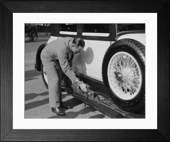 Framed Print : W Arnold with his Bentley at the Southport Rally, 1928. Artist: Bill Brunell Framed Print : W Arnold with his Bentley at the Southport Rally, 1928. Artist: Bill Brunell