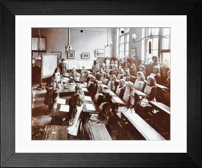 Framed Print : Science class, Albion Street Girls School, Rotherhithe, London, 1908 Framed Print : Science class, Albion Street Girls School, Rotherhithe, London, 1908
