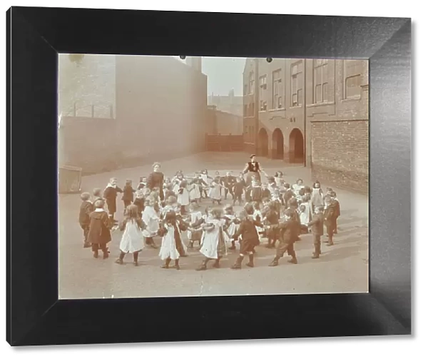 Children playing Twinkle, Twinkle, Little Star, Flint Street School, Southwark, London, 1908