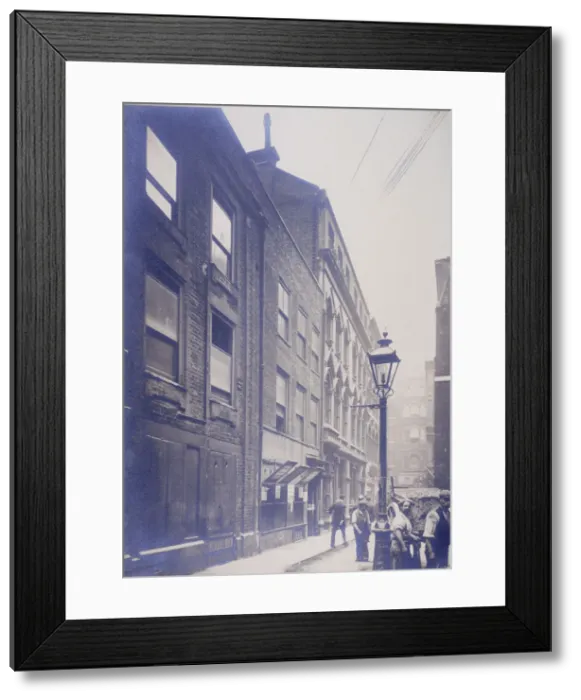 Framed Print : No 7 Angel Court, London, 1911 Framed Print : No 7 Angel Court, London, 1911