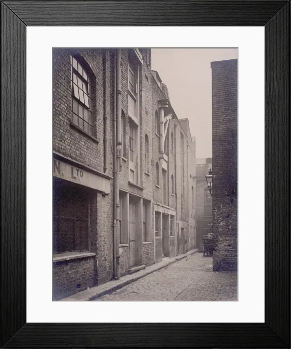 Framed Print : George and Catherine Wheel Alley, London, c1912 Framed Print : George and Catherine Wheel Alley, London, c1912