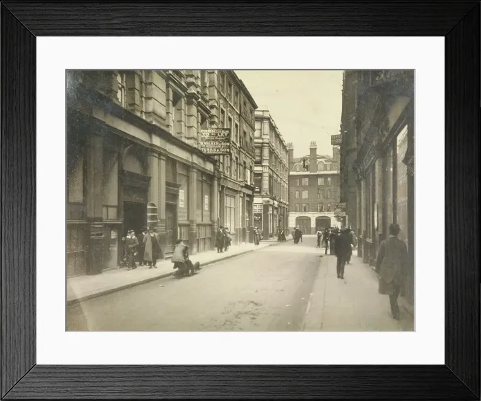 Framed Print : East end of Jewin Street, London, c1920 Framed Print : East end of Jewin Street, London, c1920