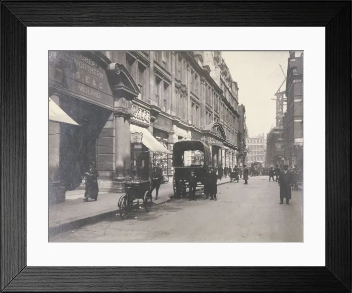 Framed Print : Moorfields, London, c1921 Framed Print : Moorfields, London, c1921