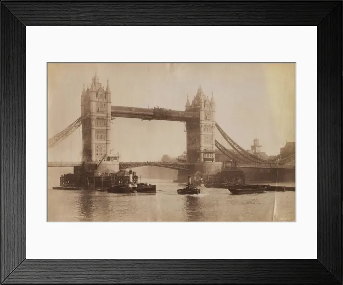 Framed Print : Tower Bridge, London, c1907 Framed Print : Tower Bridge, London, c1907