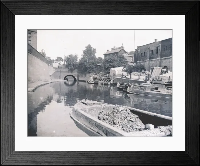 Framed Print : Unloading on the Grand Union Canal, London, c1905 Framed Print : Unloading on the Grand Union Canal, London, c1905
