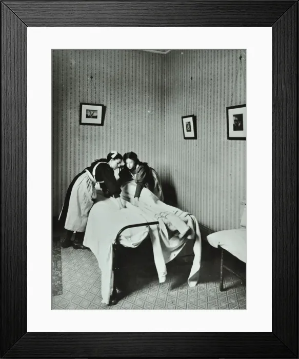Framed Print : Housewifery, Barnsbury Park School, Islington, London, 1908 Framed Print : Housewifery, Barnsbury Park School, Islington, London, 1908