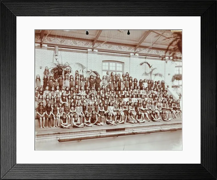 Framed Print : Swimming class, Lavender Hill Girls School, Bermondsey, London, 1906 Framed Print : Swimming class, Lavender Hill Girls School, Bermondsey, London, 1906