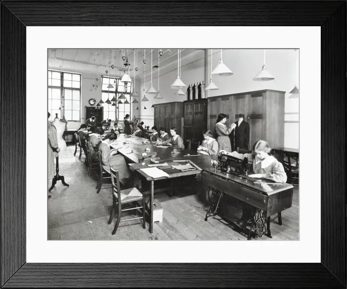 Framed Print : Tailoring class, Barrett Street Trade School for Girls, London, 1915 Framed Print : Tailoring class, Barrett Street Trade School for Girls, London, 1915