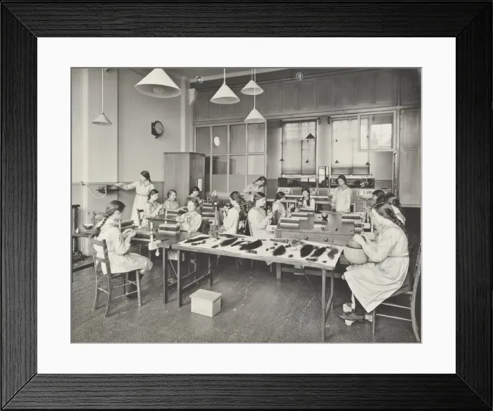 Framed Print : Hair dressing class, Barrett Street Trade School for Girls, London, 1915 Framed Print : Hair dressing class, Barrett Street Trade School for Girls, London, 1915