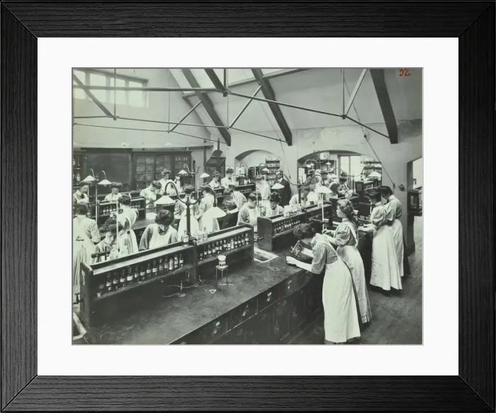 Framed Print : Domestic chemistry class, Battersea Polytechnic, London, 1907 Framed Print : Domestic chemistry class, Battersea Polytechnic, London, 1907