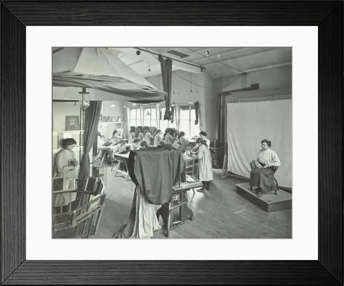 Framed Print : Photography students at work, Bloomsbury Trade School for Girls, London, 1911 Framed Print : Photography students at work, Bloomsbury Trade School for Girls, London, 1911