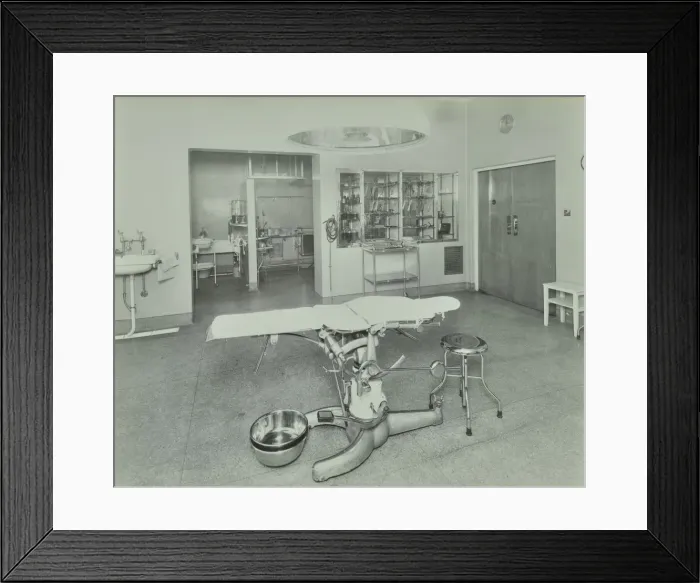 Framed Print : Operating theatre, Lewisham Hospital, London, 1936 Framed Print : Operating theatre, Lewisham Hospital, London, 1936