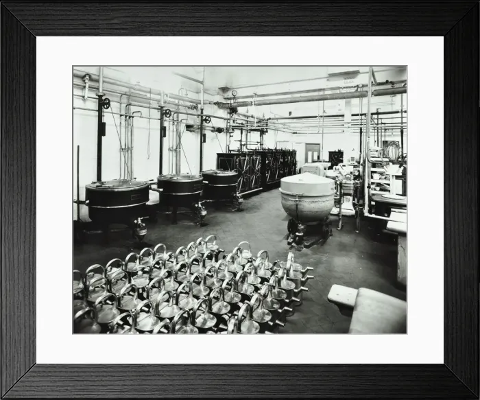 Framed Print : The kitchen at Banstead Hospital, Sutton, Surrey, 1938 Framed Print : The kitchen at Banstead Hospital, Sutton, Surrey, 1938