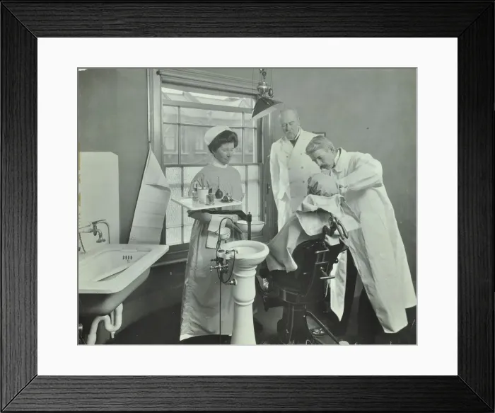 Framed Print : Dental Room, Woolwich School treatment centre, London, 1914 Framed Print : Dental Room, Woolwich School treatment centre, London, 1914