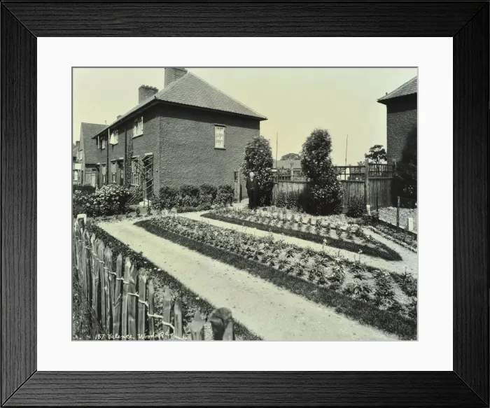 Framed Print : Garden at 187 Valence Wood Road, Becontree Estate, Ilford, London, 1929 Framed Print : Garden at 187 Valence Wood Road, Becontree Estate, Ilford, London, 1929