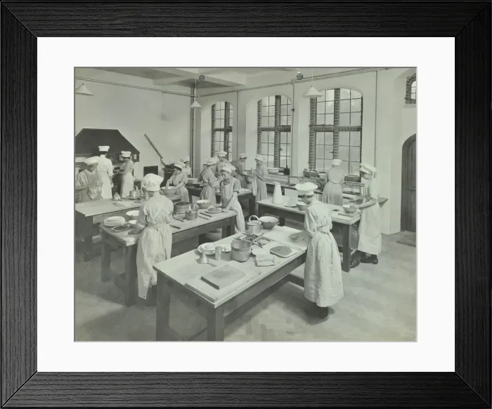 Framed Print : Cookery class, Hammersmith Trade School for Girls, London, 1915 Framed Print : Cookery class, Hammersmith Trade School for Girls, London, 1915
