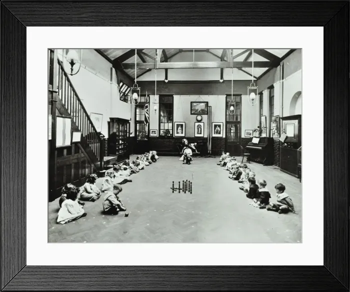 Framed Print : Number work, Southfields Infants School, Wandsworth, London, 1907 Framed Print : Number work, Southfields Infants School, Wandsworth, London, 1907