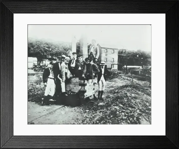Framed Print : History class, Bellenden Road School, Camberwell, London, 1908 Framed Print : History class, Bellenden Road School, Camberwell, London, 1908