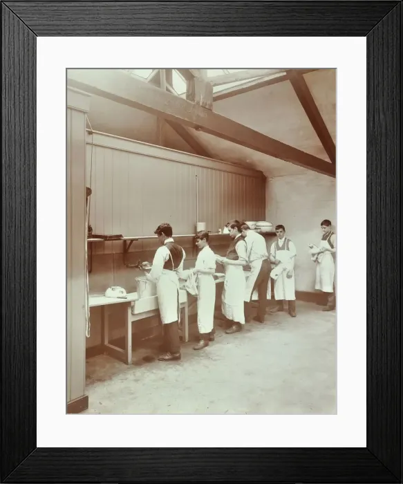 Framed Print : Scullery practice, Sailors Home School of Nautical Cookery, London, 1907 Framed Print : Scullery practice, Sailors Home School of Nautical Cookery, London, 1907