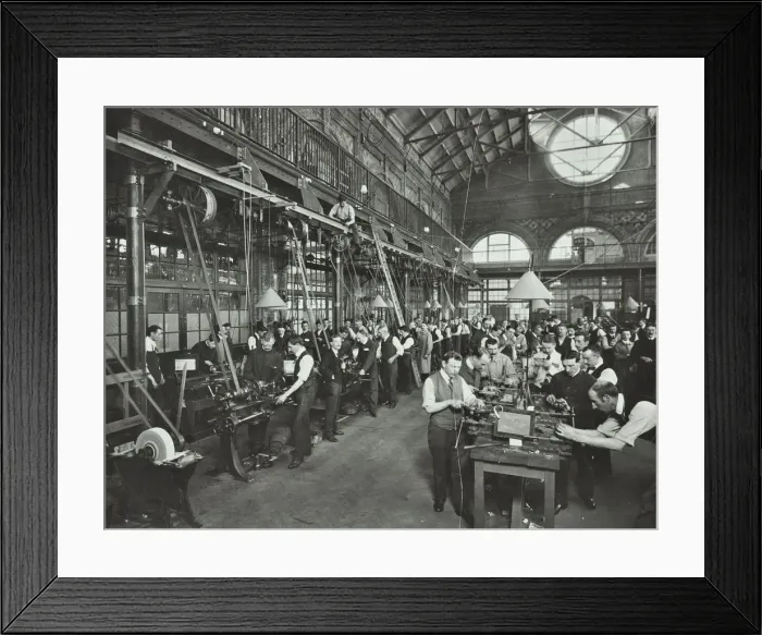 Framed Print : Male munitions workers in Engineering Shop, School of Building, Brixton, London, 1915