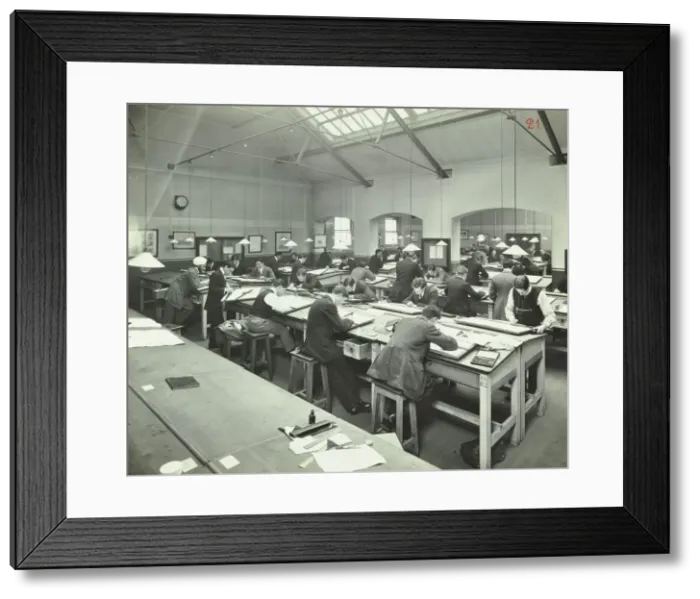 Framed Print : Drawing class, University College, London, 1912 Framed Print : Drawing class, University College, London, 1912