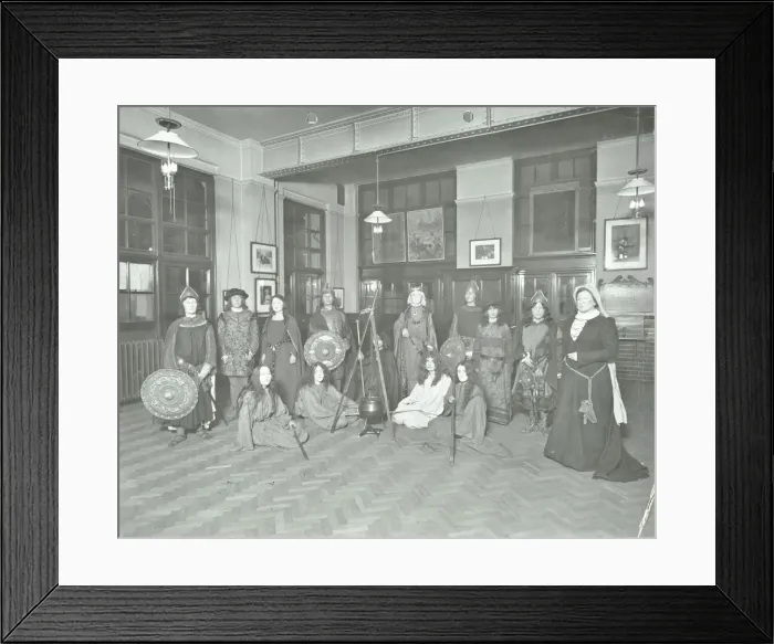 Framed Print : Scene from Macbeth, Glyn Road Evening Institute, London, 1915 Framed Print : Scene from Macbeth, Glyn Road Evening Institute, London, 1915