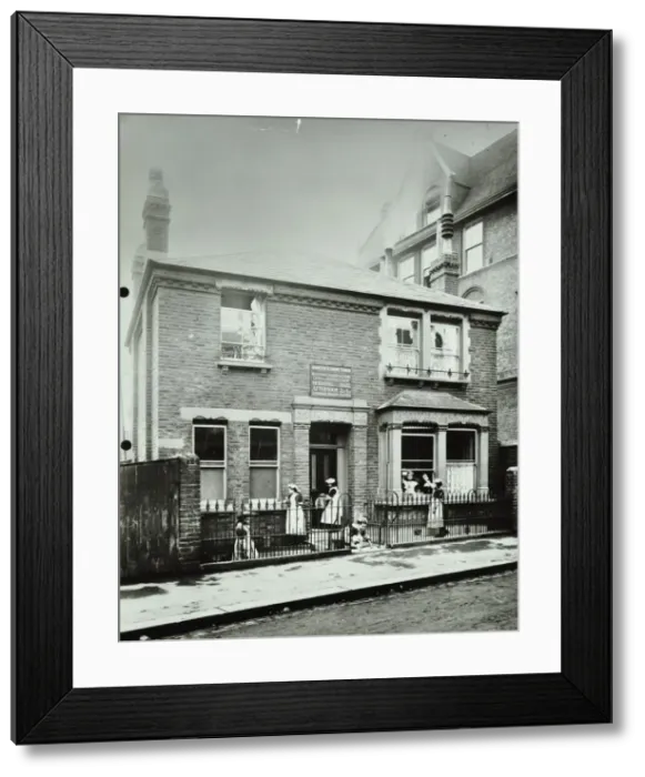 Framed Print : Housewifery, Surrey Lane School, Battersea, London, 1908 Framed Print : Housewifery, Surrey Lane School, Battersea, London, 1908