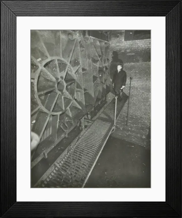 Framed Print : Inside of a sewer, London, 1939 Framed Print : Inside of a sewer, London, 1939