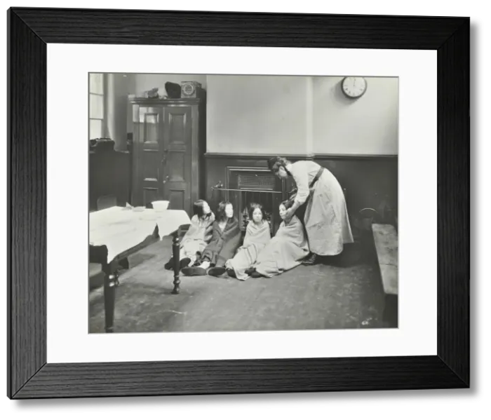 Framed Print : Girls drying their hair by the fire after a bath, Chaucer Cleansing Station, London, 1911 Framed Print : Girls drying their hair by the fire after a bath, Chaucer Cleansing Station, London, 1911