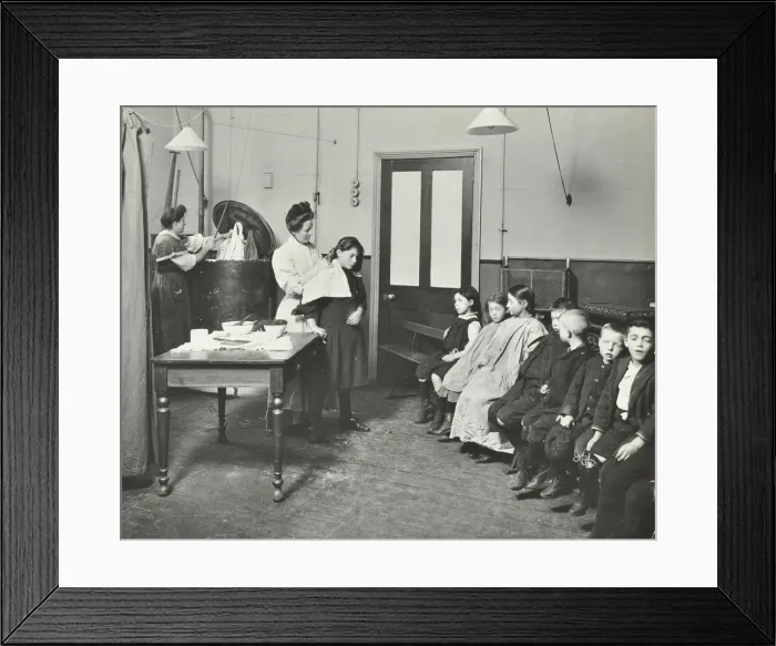 Framed Print : Nurse cutting childrens verminous hair, Finch Street Cleansing Station, London, 1911 Framed Print : Nurse cutting childrens verminous hair, Finch Street Cleansing Station, London, 1911