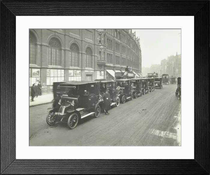 Framed Print : Hackney carriages and drivers at a taxi rank, Bishopsgate, London, 1912 Framed Print : Hackney carriages and drivers at a taxi rank, Bishopsgate, London, 1912