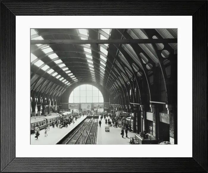 Framed Print : Kings Cross Station, Camden, London, 1970 Framed Print : Kings Cross Station, Camden, London, 1970