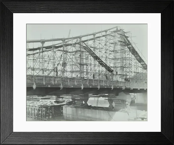 Framed Print : The building of the new Chelsea Bridge, London, 1937 Framed Print : The building of the new Chelsea Bridge, London, 1937