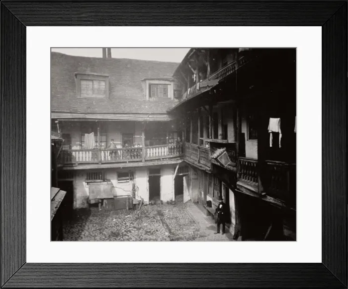 Framed Print : Courtyard at the Oxford Arms Inn, Warwick Lane, from the first floor, City of London, 1875 Framed Print : Courtyard at the Oxford Arms Inn, Warwick Lane, from the first floor, City of London, 1875