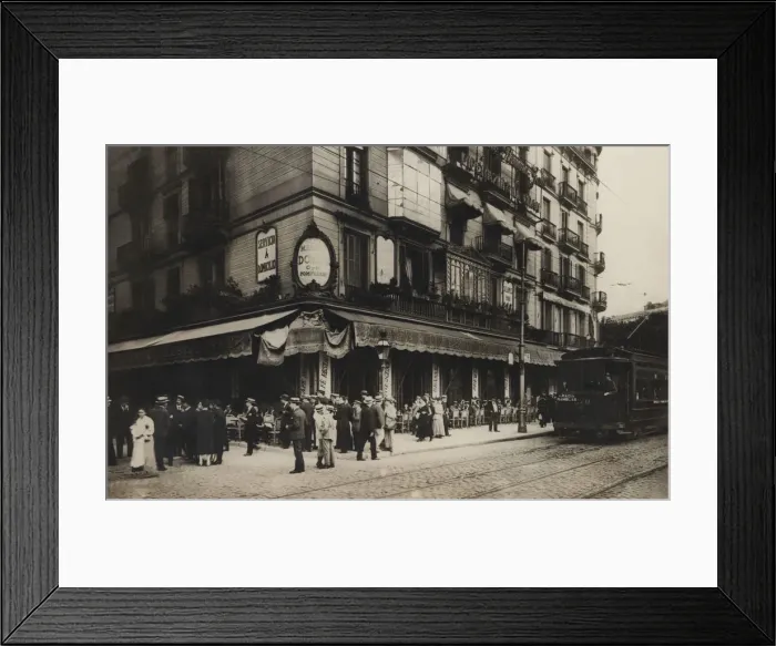 Framed Print : View of the facade of the Cafe Maison Doree, restaurant in Barcelona Framed Print : View of the facade of the Cafe Maison Doree, restaurant in Barcelona