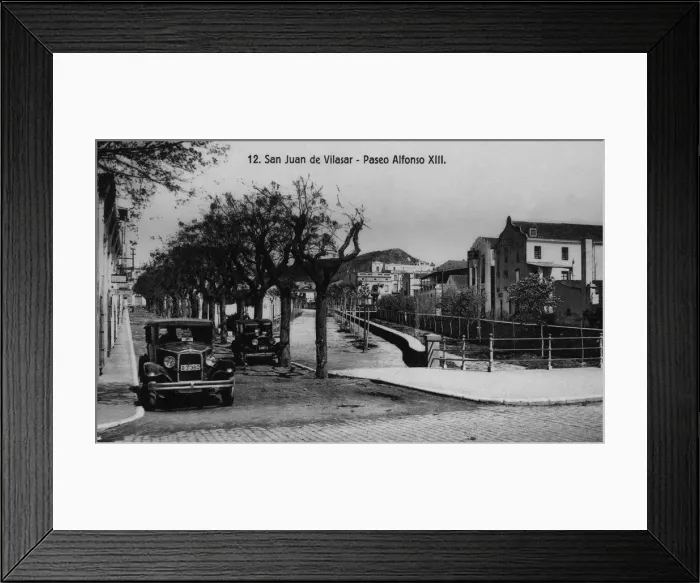 Framed Print : Cars parked on the Alphonse XIII walk in San Juan de Vilasar (Maresme), postcards from the 1920s Framed Print : Cars parked on the Alphonse XIII walk in San Juan de Vilasar (Maresme), postcards from the 1920s
