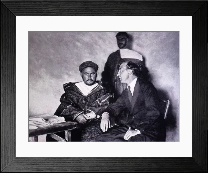 Framed Print : Abd-el-Krim (1882-1963) with the journalist Luis Oteyza in August 1922, organized