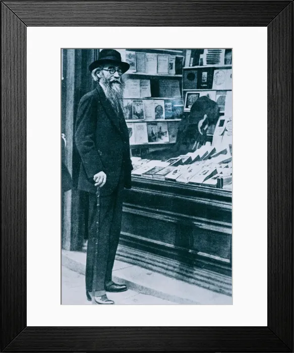 Framed Print : Ramon Maria del Valle Inclan (1869-1936), Spanish writer, at a bookstore in Malaga Framed Print : Ramon Maria del Valle Inclan (1869-1936), Spanish writer, at a bookstore in Malaga
