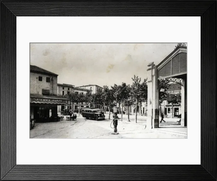 Framed Print : Regular bus at the stop of the bar Sport in Santa Coloma de Farners (Girona) Framed Print : Regular bus at the stop of the bar Sport in Santa Coloma de Farners (Girona)