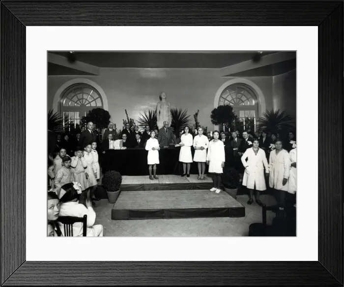 Framed Print : Francesc Macia, president of the Generalitat de Catalonia, in a ceremony with schoolchildren Framed Print : Francesc Macia, president of the Generalitat de Catalonia, in a ceremony with schoolchildren