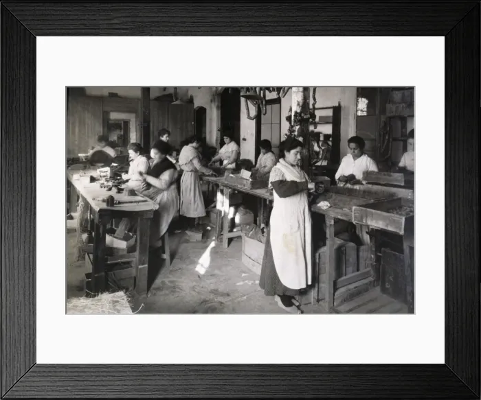 Framed Print : Women working in a packing shop, 1918 Framed Print : Women working in a packing shop, 1918