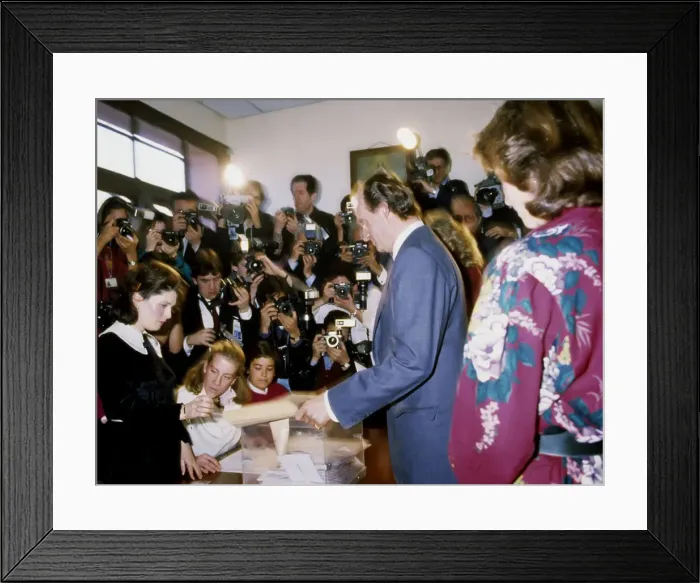 Framed Print : The King Juan Carlos I voting in the referendum on the accession of Spain to OTAN in 1986 Framed Print : The King Juan Carlos I voting in the referendum on the accession of Spain to OTAN in 1986