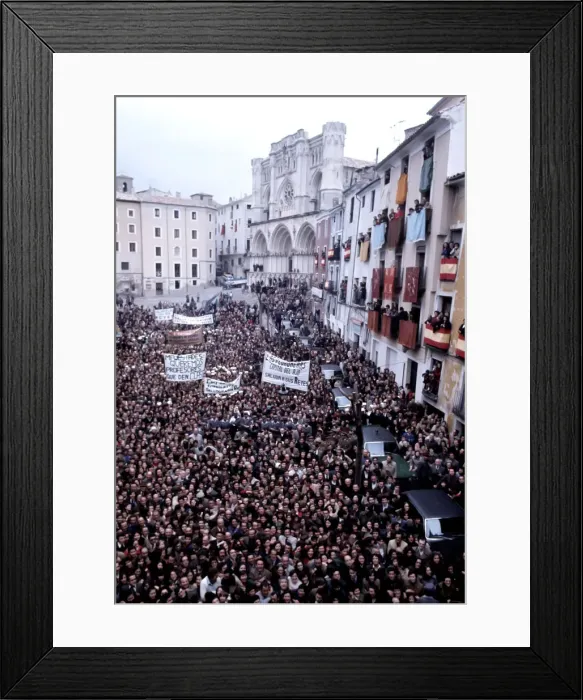 Framed Print : Crowd in a square during the visit of King Juan Carlos I and Sofia to Cuenca in February 1977 Framed Print : Crowd in a square during the visit of King Juan Carlos I and Sofia to Cuenca in February 1977
