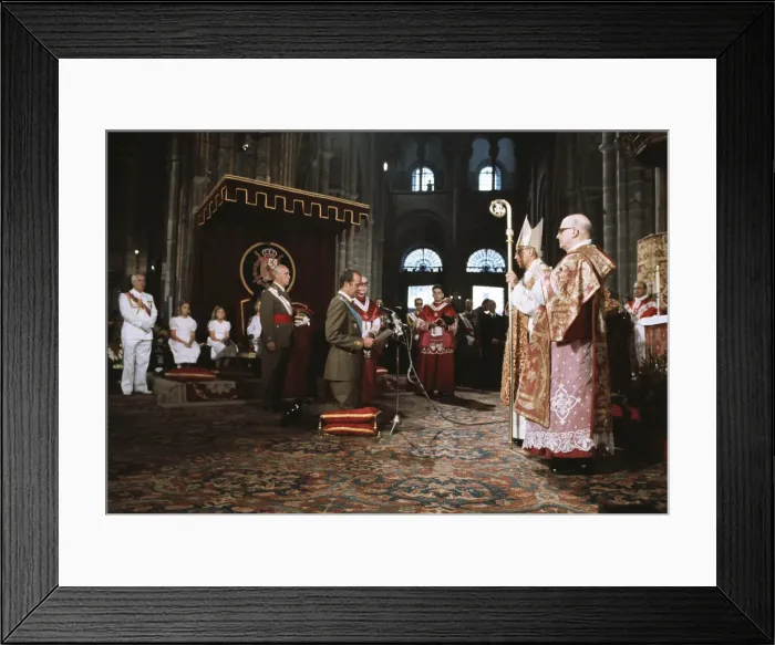 Framed Print : King Juan Carlos I in the Cathedral of Santiago during his visit to Galicia in July 1977 Framed Print : King Juan Carlos I in the Cathedral of Santiago during his visit to Galicia in July 1977
