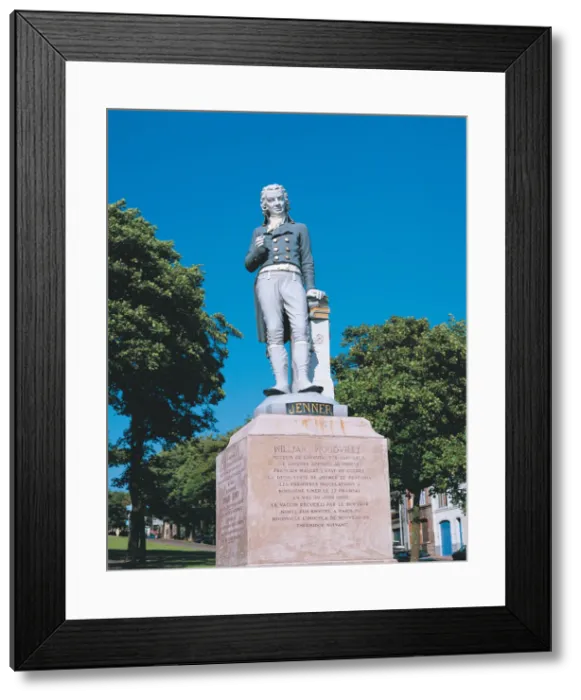 Framed Print : Edward Jenner (1749-1823), English scientist who discovered the smallpox vaccine Framed Print : Edward Jenner (1749-1823), English scientist who discovered the smallpox vaccine
