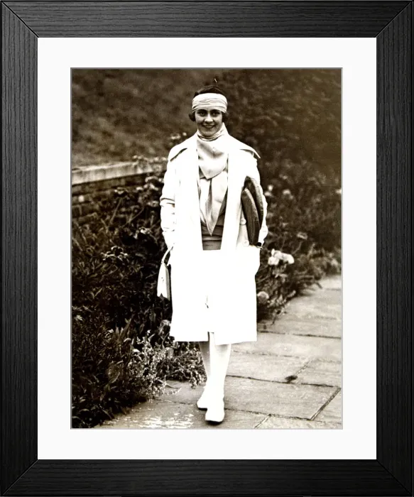 Framed Print : Maria Gonzalez Alvarez, Lily Alvarez, Spanish tennis player on the street (1905-1998) Framed Print : Maria Gonzalez Alvarez, Lily Alvarez, Spanish tennis player on the street (1905-1998)